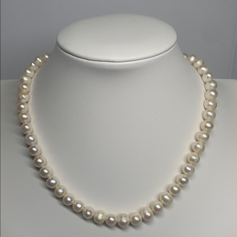 Elegant Cream Pearl Necklace with magnetic clasp